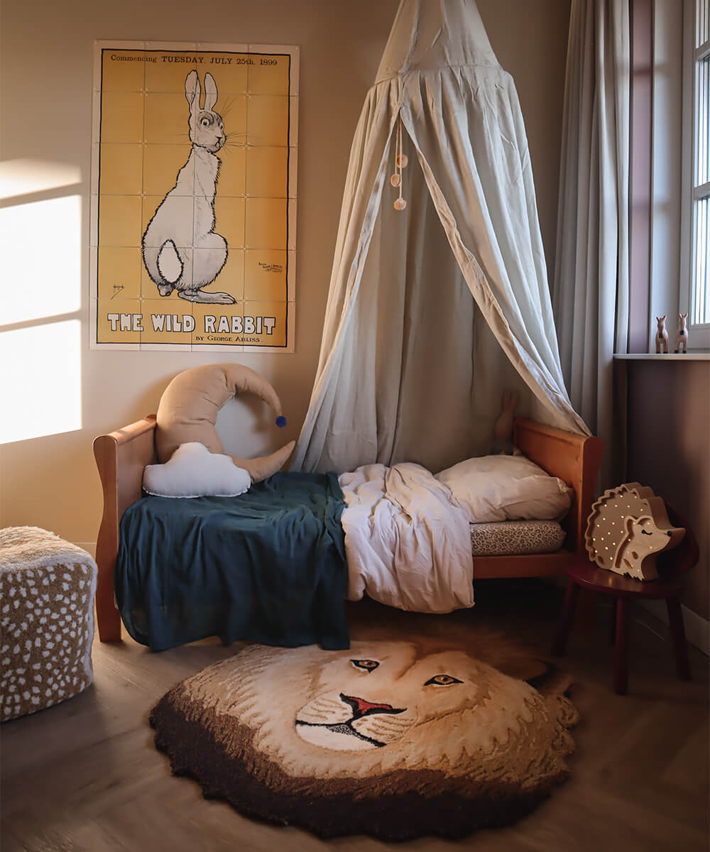 Ari Lion Head Rug Large