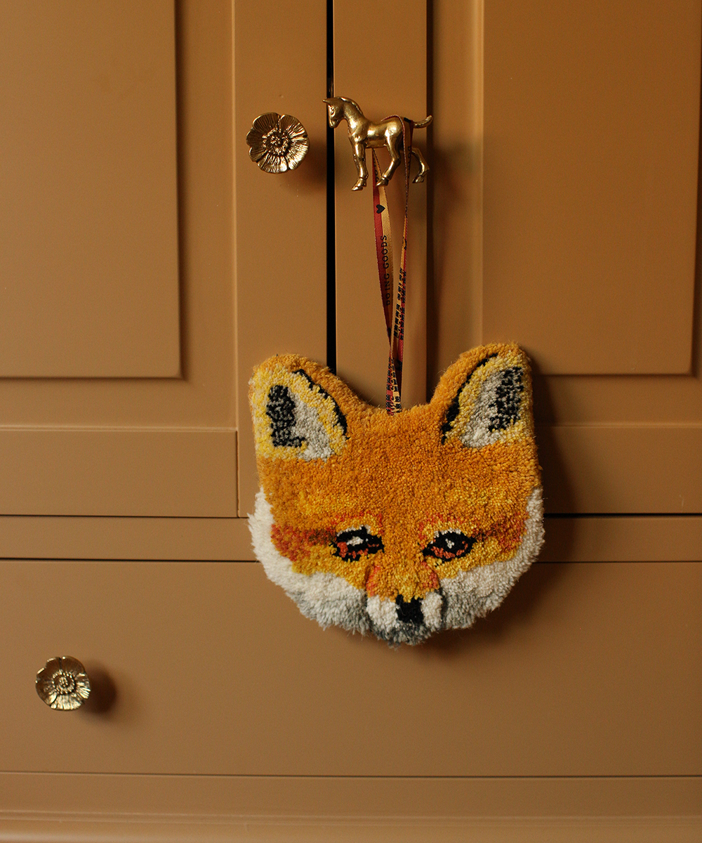 Freddy Fox Gift Hanger