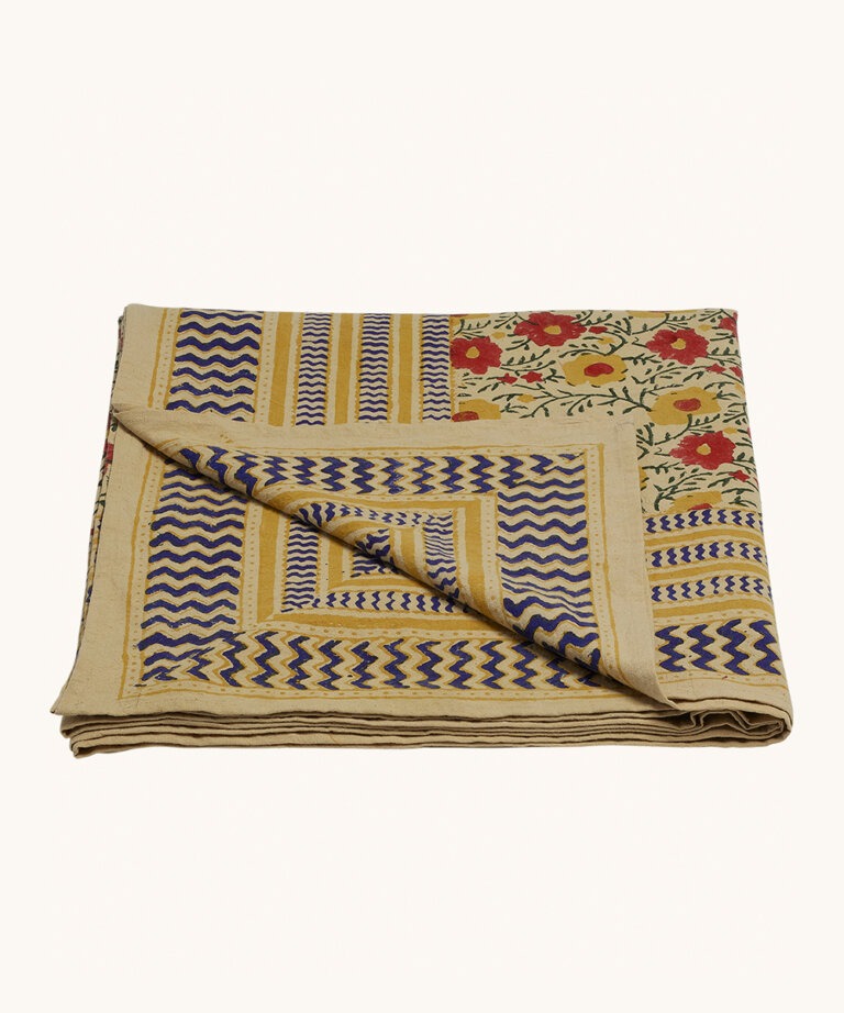 Evy Table Throw in Tote Bag