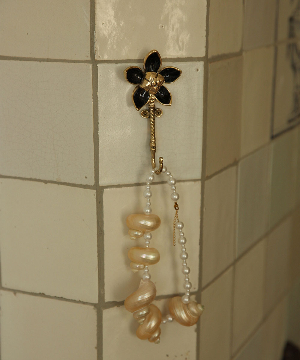 Liv Flower Hook Black