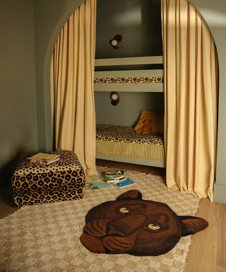 Nio Black Panther Head Rug Large